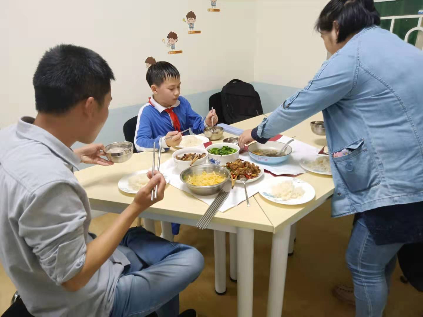 勤思考的老师和学生